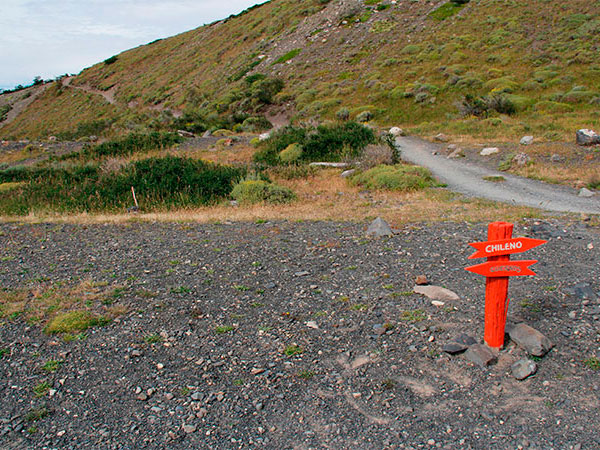 À direita, para o Refúgio El Chileno; à esquerda, para Los Cuernos, a direção que tomamos - Circuito W, Torres del Paine, Chile - Foto: Amandina Morbeck.