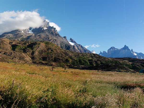 Essa é a uma parte da paisagem a partir da entrada do Refúgio Paine Grande - Circuito W, Torres del Paine, Chile - Foto: Amandina Morbeck.
