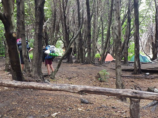Acampamento Italiano, com apenas duas barracas armadas - Foto: Amandina Morbeck. - Circuito W, Torres del Paine, Chile - Foto: Amandina Morbeck.
