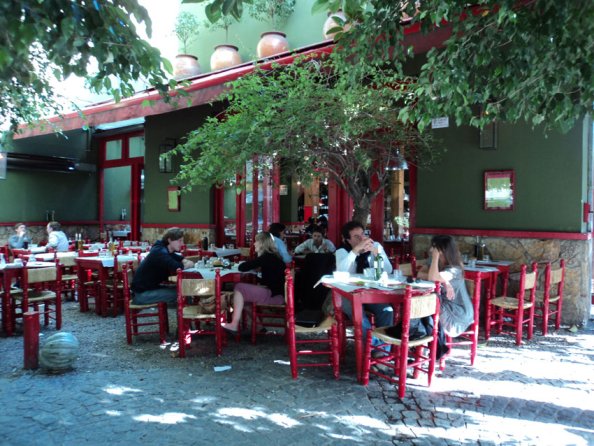 Área externa do Restaurante Las Cabras, Buenos Aires, Argentina - Foto: Amandina Morbeck.