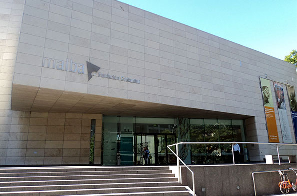 Entrada do MALBA em Buenos Aires, Argentina - Foto: Amandina Morbeck.