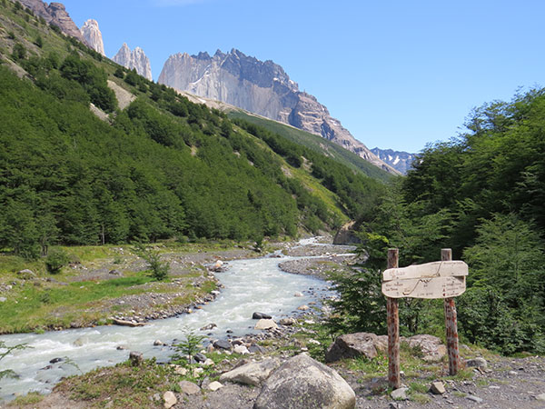 Que privilégio ter uma vista dessa - da porta do El Chileno - Circuito W, Torres del Paine, Chile - Foto: Janaina Vieira..