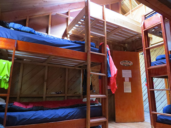Nosso quarto no refúgio, que tinha 3 beliches, um deles com 3 camas - Circuito W, Torres del Paine, Chile - Foto: Amandina Morbeck.