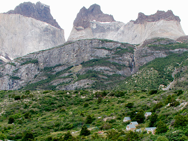 Que tal ficar num chalezinho desses? - Circuito W, Torres del Paine, Chile - Foto: Amandina Morbeck.