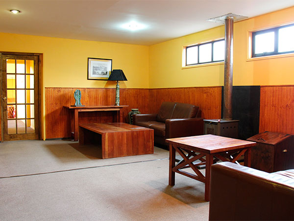 Antessala próxima dos quartos - Refúgio Paine Grande, Torres del Paine, Chile - Foto: Amandina Morbeck.