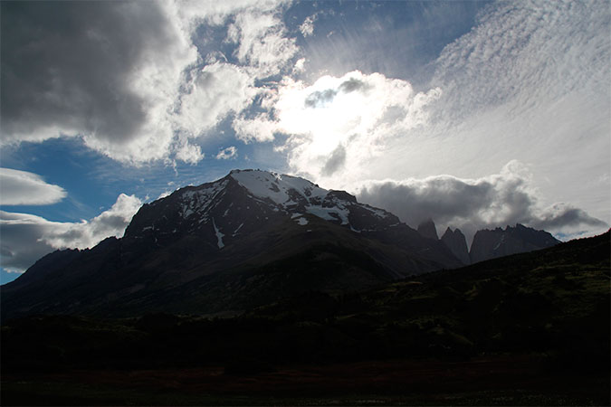 Aos poucos, as nuvens foram encobrindo o topo da montanha - Refúgio Torres Central, Torres del Paine, Chile - Foto: Amandina Morbeck.