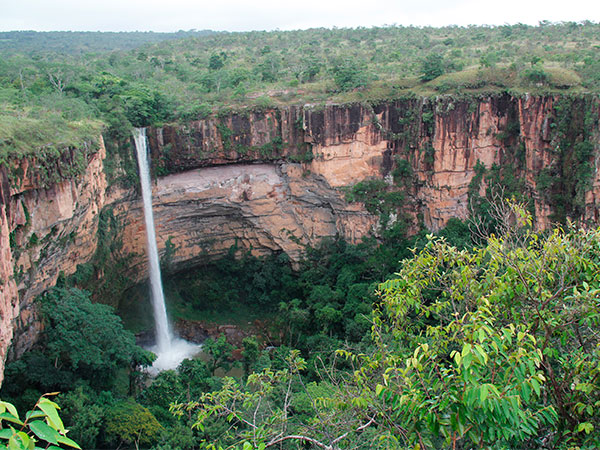 Cachoeira Véu de Noiva e sua queda de 86 metros de altura na Chapada dos Guimarães - Foto: Amandina Morbeck.