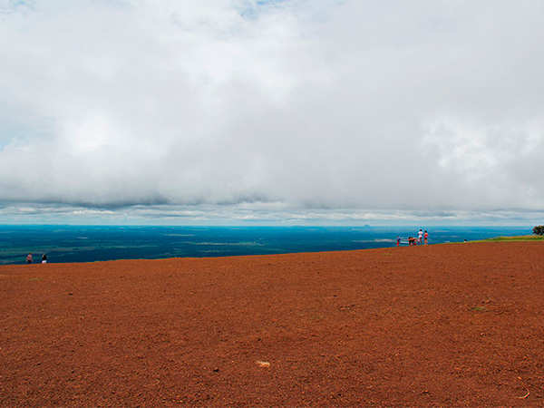 Mirante do Centro Geodésico - Chapada dos Guimarães, Mato Grosso - www.viajandocomaman.com.br - Foto: Amandina Morbeck.