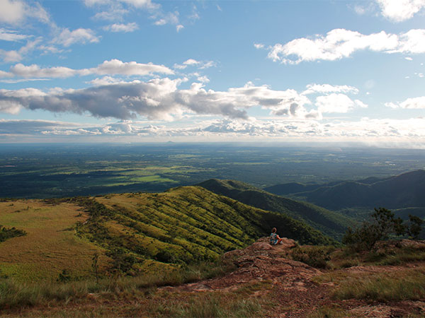 Mirante Alto do Céu ao por do sol - Chapada dos Guimarães, Mato Grosso - www.viajandocomaman.com.br - Foto: Amandina Morbeck.