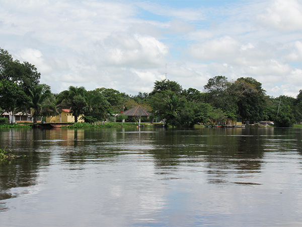 Acapamento para pescadores em Porto Jofre, de onde saímos para os passeios fluviais - Pantanal Mato-grossense na cheia - www.viajandocomaman.com.br - Foto: Amandina Morbeck.