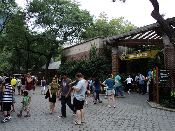 Entrada do Central Park Zoo - www.viajandocomaman.com.br - Foto: Amandina Morbeck.