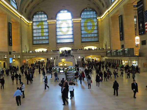 Saguão da Grand Central onde ficam as bilheterias - A Grand Central é um dos 3 roteiros em Manhattan, New York - www.viajandocomaman.com.br - Foto: Amandina Morbeck.