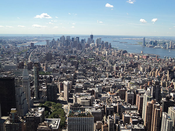 Lower Manhattan vista do alto do Empire State Building - www.viajandocomaman.com.br - Foto: Amandina Morbeck.