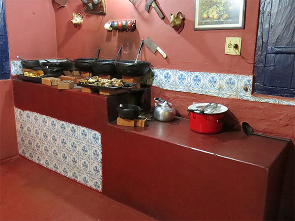 Fogão a lenha com as comidinhas brasileiras - Restaurante Família Von Strudel, Itu - Foto: Amandina Morbeck.
