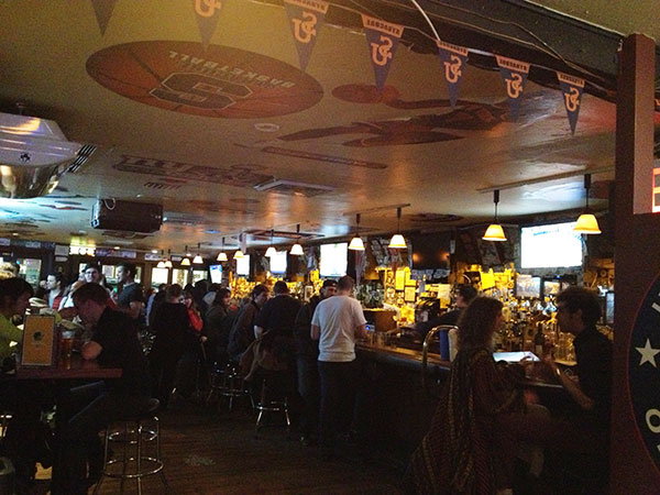 Interior do Blarney, um dos 3 pubs irlandeses em Manhattan que visitei - www.vaijandocomaman.com.br - Foto: Amandina Morbeck.