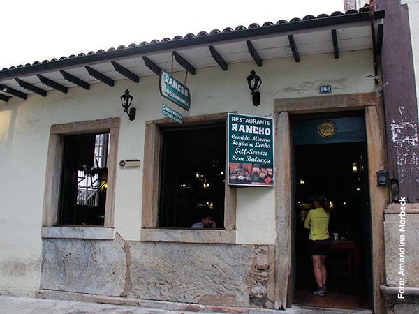 Fachada do Restaurante Rancho, em Mariana - www.viajandocomaman.com.br - Foto: Amandina Morbeck.
