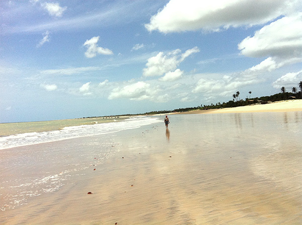 Praia do Maceió, pouco antes da abordagem dos marginais - www.viajandocomaman.com.br - Foto: Amandina Morbeck.