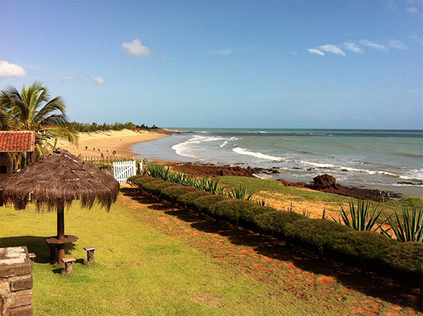 Essa é a vista que se tem do restaurante da Pousada dos Amores em São Miguel do Gostoso, Rio Grande do Norte - www.viajandocomaman.com.br - Foto: Amandina Morbeck.