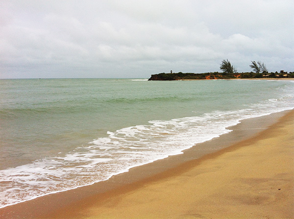 Praia de Tourinho perto de São Miguel do Gostoso, Rio Grande do Norte - www.viajandocomaman.com.br - Foto: Amandina Morbeck.