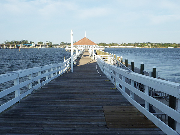 O histórico pier - www.viajandocomaman.com.br - Foto: Amandina Morbeck.