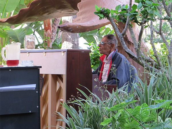 Música suave ao piano para acompanhar a refeição - www.viajandocomaman.com.br - Foto: Amandina Morbeck.