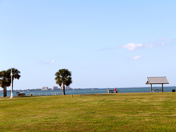 Arredores do Mote Marine em Sarasota, Flórida - www.viajandocomaman.com.br - Foto: Amandina Morbeck.