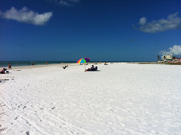 Praia de Siesta Key, Sarasota, Flórida - www.viajandocomaman.com.br - Foto: Amandina Morbeck.