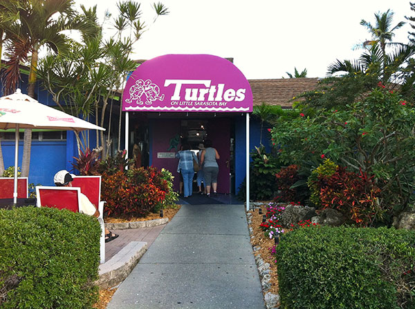Entrada do Turtle's - www.viajandocomaman.com.br - Foto: Amandina Morbeck.