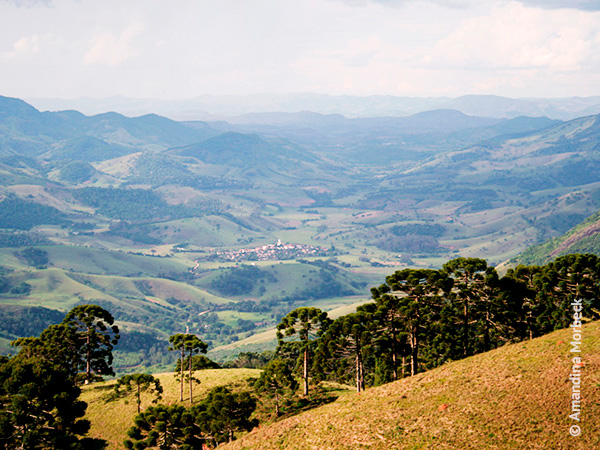 Luminosa, abraçada pela Serra da Mantiqueira - Foto: Amandina Morbeck.