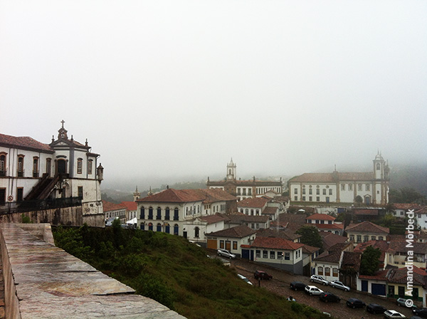 Domingo cinza e chuvoso naquele outubro/2011 em Ouro Preto - Foto: Amandina Morbeck.