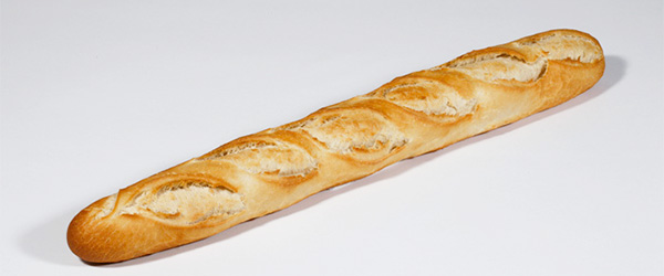 Escândalo depois do jantar e baguete embaixo do braço.