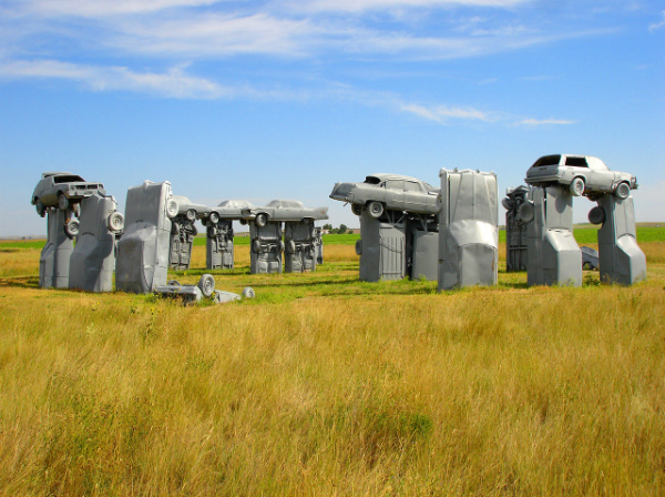 The Oregon Trail - Carhenge em Alliance, Nebraska, imitação de Stonehenge (localizado na Inglaterra) só que feita com carros sob a supervisão de um fazendeiro chamado Jim Reinders.