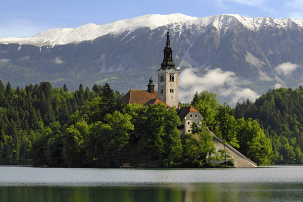 Castelo no Lago Bled, Eslovênia - Foto: Reprodução/HDW Wallpaper.