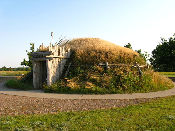 The Road to Nowhere - Knife River Indian Villages National Historic Site em Stanton, North Dakota.