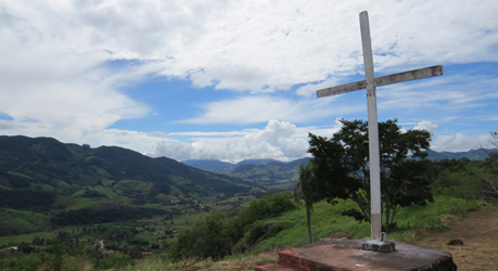 Topo da Pedra do Cruzeiro em Gonçalves (MG) - Foto: Amandina Morbeck.