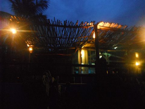 Restaurante da Pousada Enseada dos Amores à noite