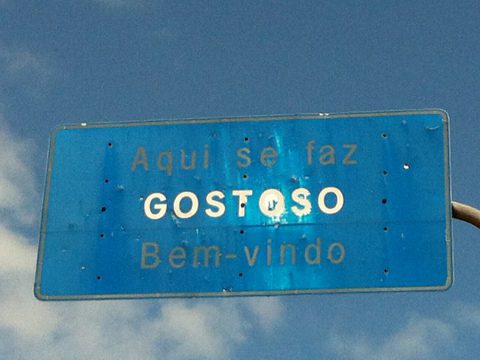 Placa de boas-vindas na entrada de São Miguel do Gostoso