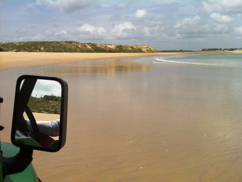 Mais uma linda praia (não lembro o nome)