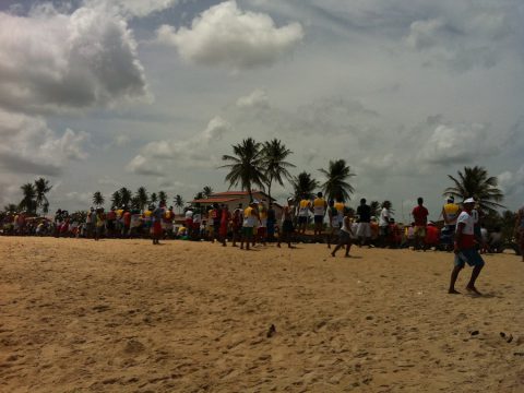 Partida de futebol na praia em Caiçara do Norte