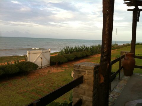 Vista do deck do restaurante da Pousada Enseada dos Amores