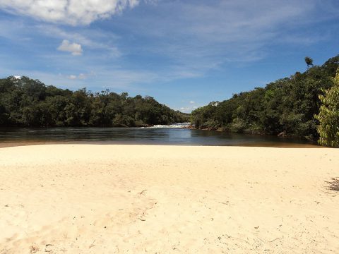 Prainha logo abaixo da Cachoeira da Velha