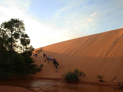 A caminho do topo da duna