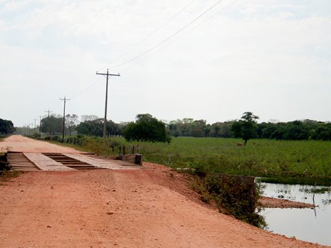 Transpantaneira e uma de suas pontes