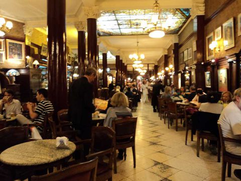 Café Tortoni, o mais antigo de Buenos Aires - interior