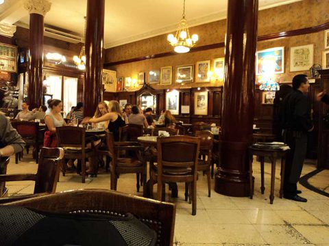 Café Tortoni, o mais antigo de Buenos Aires - interior