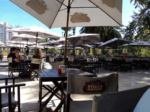 Bar/café perto do Cemitério da Recoleta