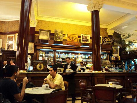 Café Tortoni, o mais antigo de Buenos Aires - interior