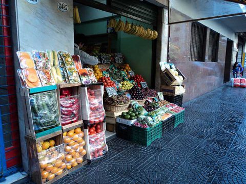 Uma das muitas frutarias espalhadas pela cidade