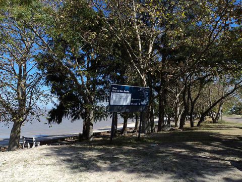 Praia às margens do Rio da Prata