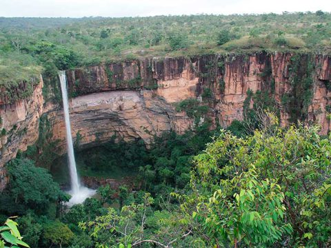 Cachoeira Véu de Noiva e seus 86 metros de queda